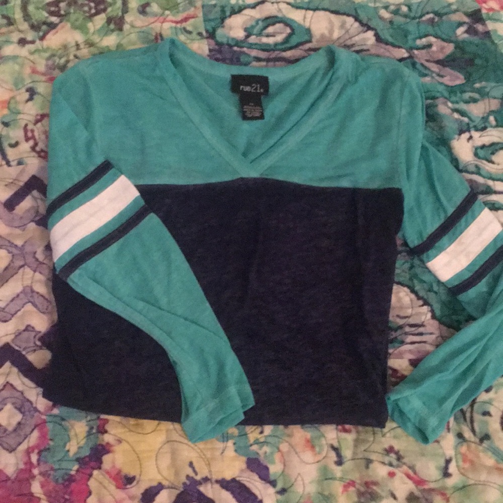 V neck mid sleeve t